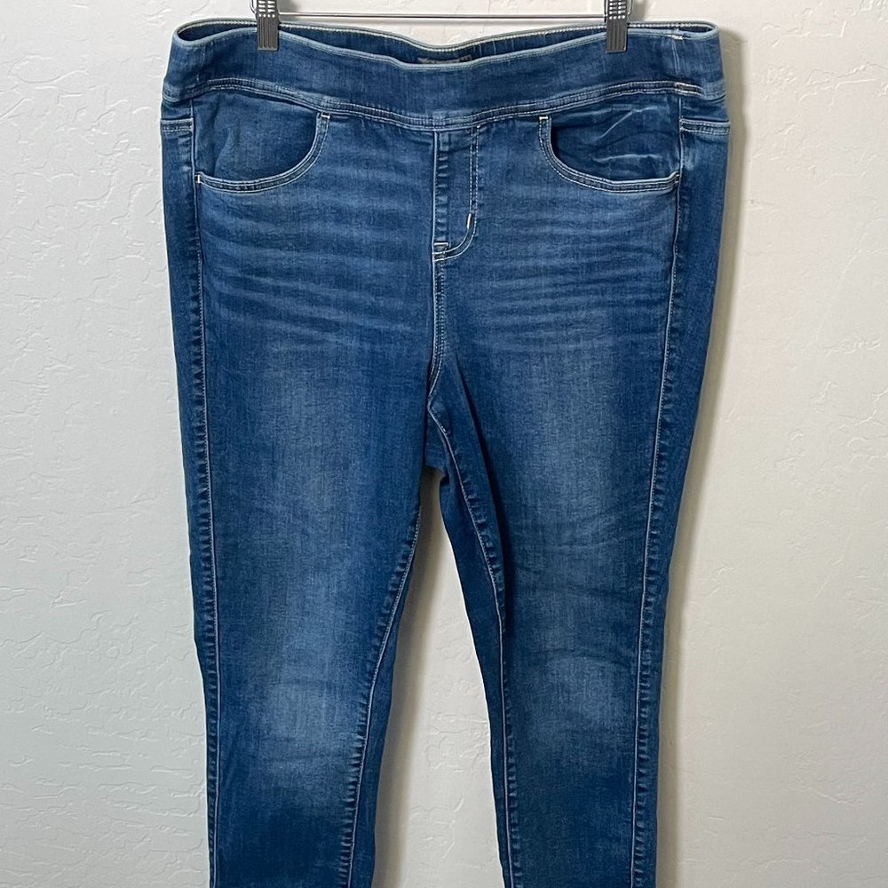 Women's TORRID pull up skinny jeans
